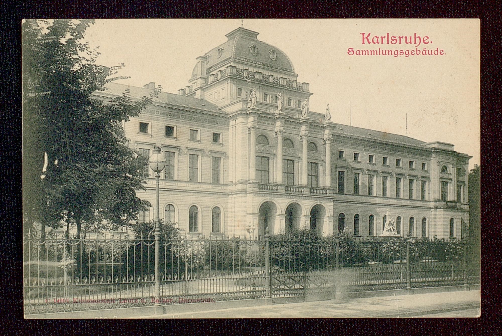 Das Foto zeigt eine Abbildung des Sammlungsgebäude auf einer Postkarte vom Anfang des 20. Jahrhunderts.