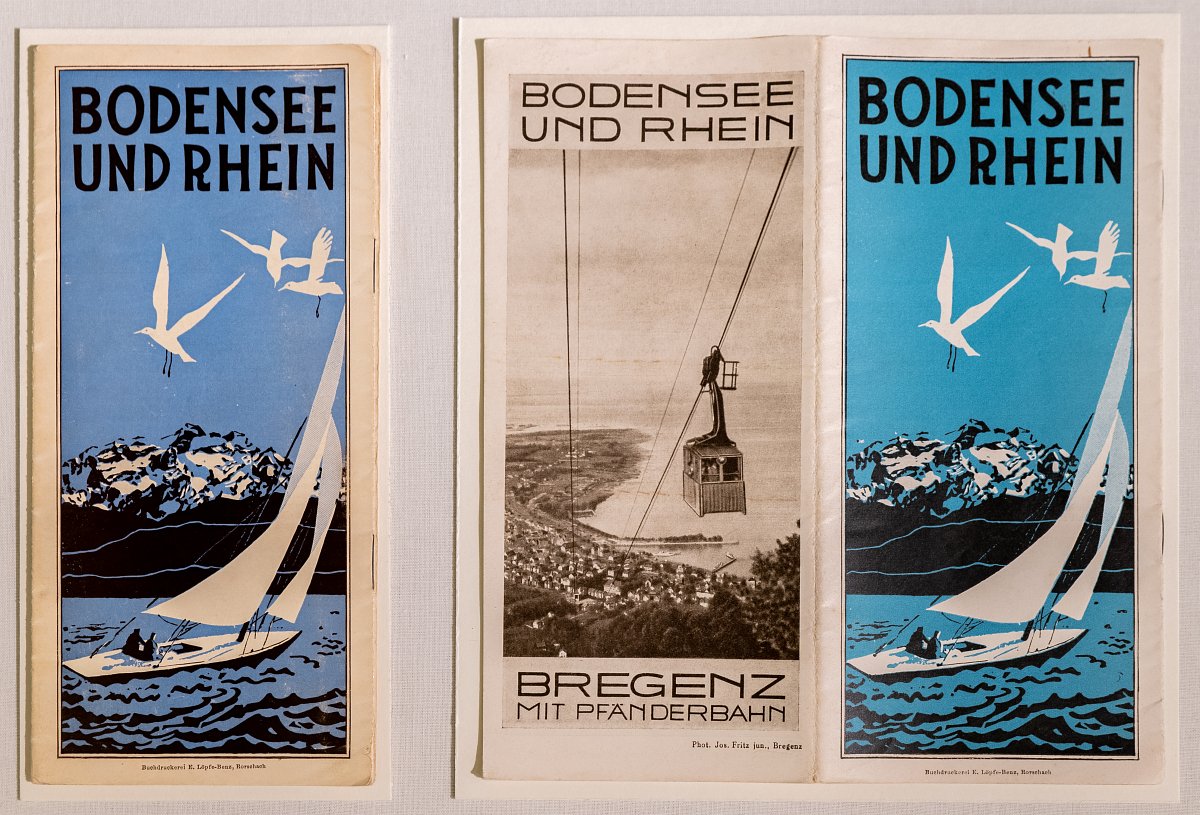 Bodensee und Rhein Prospekte. Einmal mit Fokus auf das Wasser, hier Segelbootfahrten, und ein anderes Prospekt, welches für die Pfänderbahn bei Bregenz werbt.
