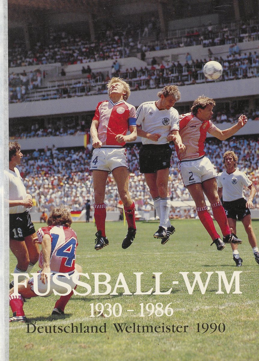 Einband des Buches „Fussball-WM 1930 - 1986. Deutschland Weltmeister 1990“. Als Hintergrundbild wurde eine Momentaufnahme eines Fußballspieles genutzt.