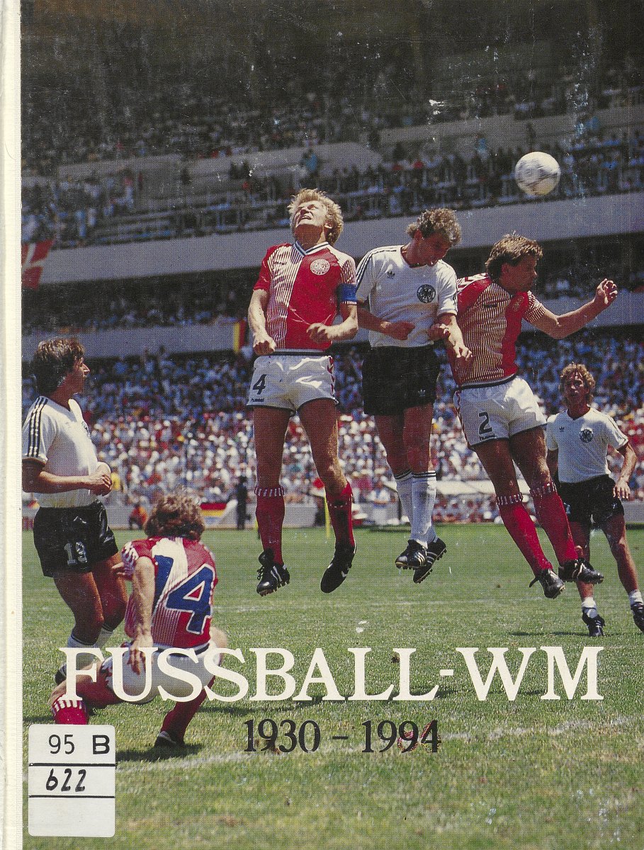 Einband des Buches „Fussball-WM 1930 - 1994“. Als Hintergrundbild wurde eine Momentaufnahme eines Fußballspieles genutzt.