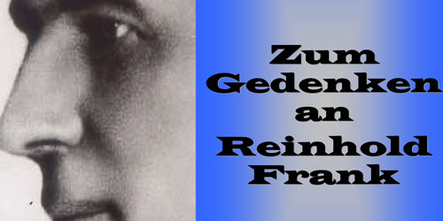 Links ist eine Portraitfotografie von Reinhold Frank zu erkennen, rechts steht der Titel der Ausstellungen auf einem blau-weißen Hintergrund.